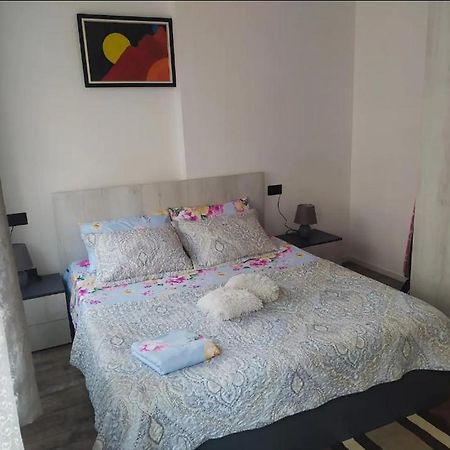 Apartament #1 Modern 1Br With Balcony In Up-And-Coming Hip Area Tirana Zewnętrze zdjęcie